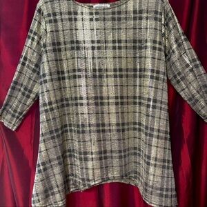 PECK & PECK BLACK AND SILVER ASYMMETRICAL LOOSE FIT TOP EXCELLENT CONDITION